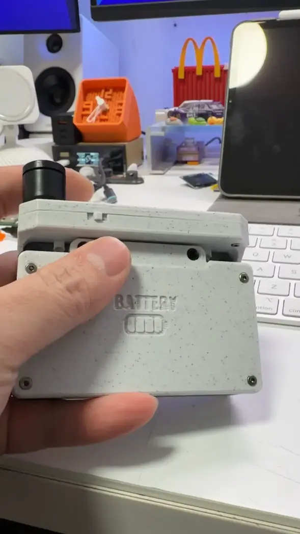 ADV 配件 3D 外壳实机背面视图