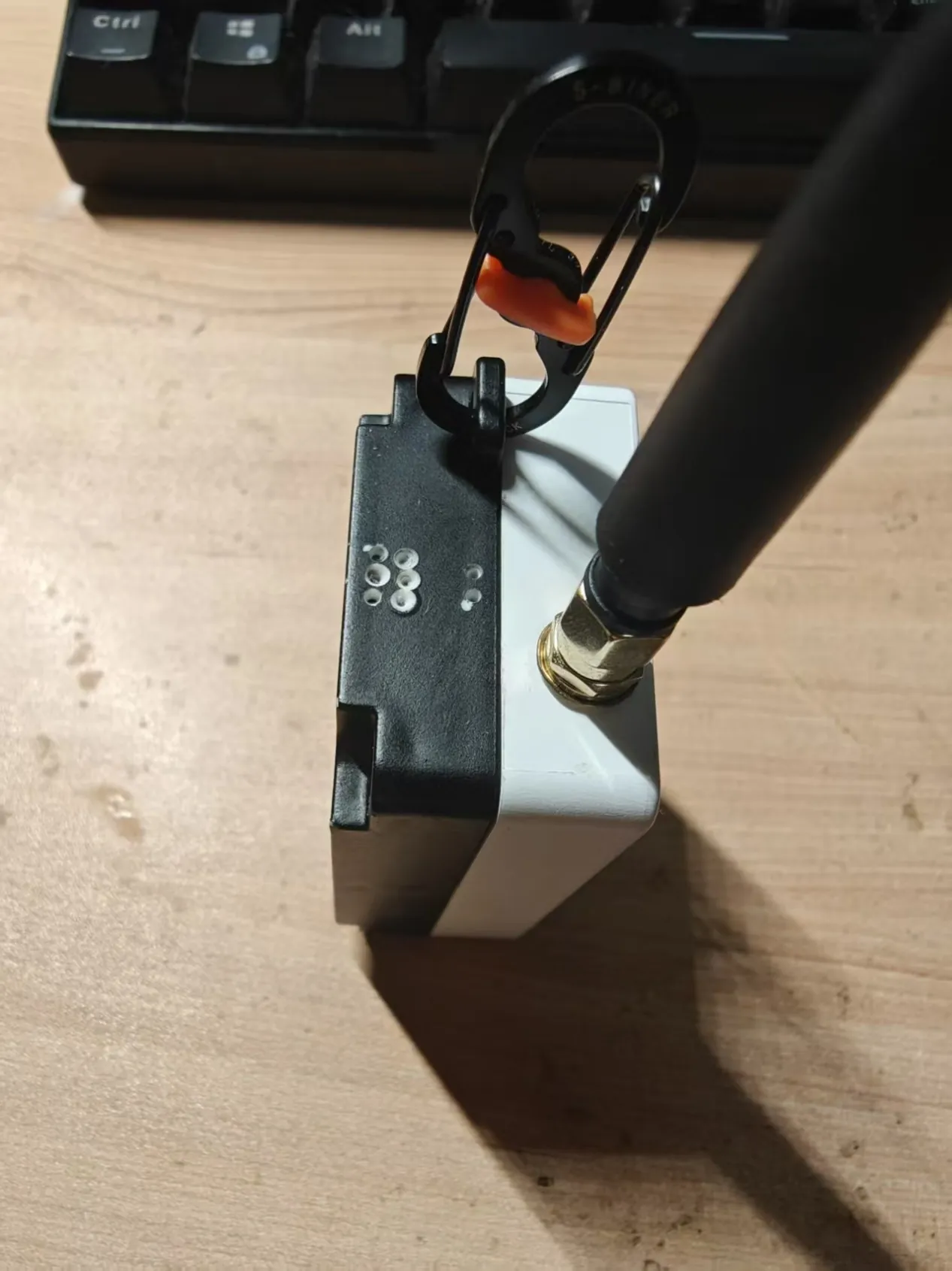 GAT562 后盖打孔