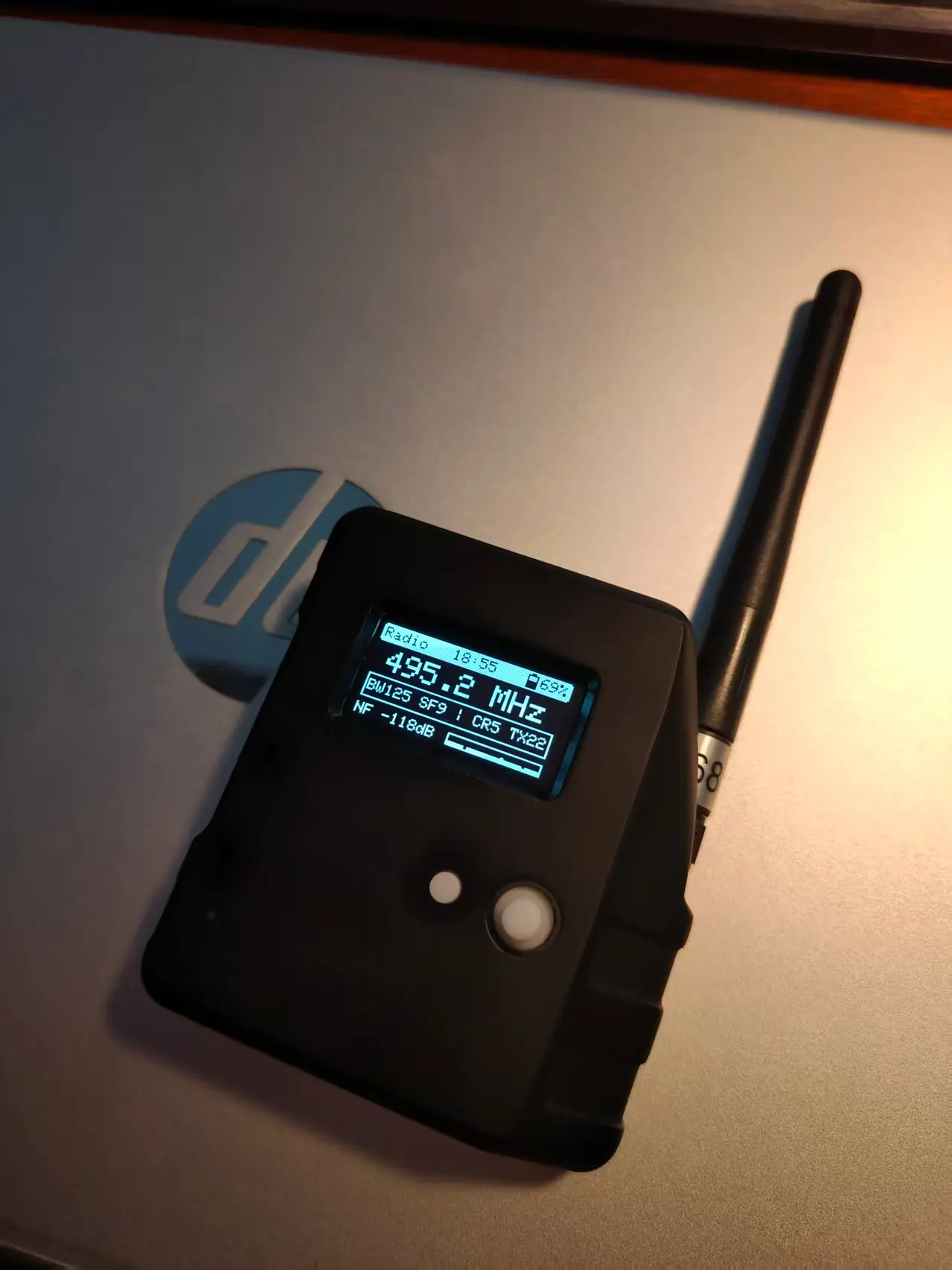 WhisperOS 设备实拍 Wio Tracker L1 Pro 斜侧视角